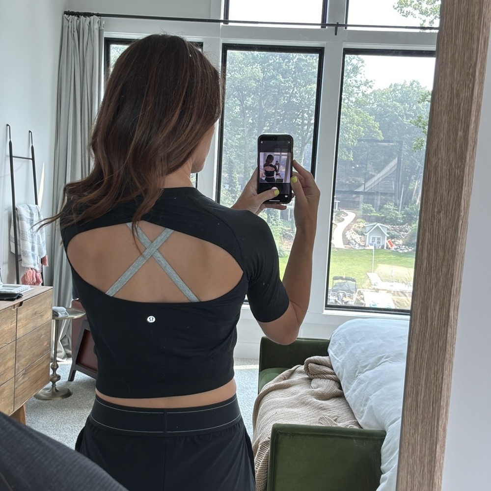 Lululemon cropped top